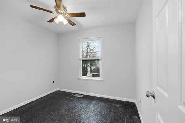 $2,800 | 341 Clarkson Street, Burlington, NJ 08016