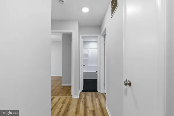 $2,800 | 341 Clarkson Street, Burlington, NJ 08016