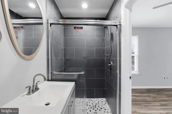 $2,800 | 341 Clarkson Street, Burlington, NJ 08016