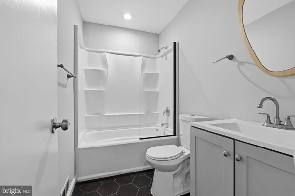 $2,800 | 341 Clarkson Street, Burlington, NJ 08016