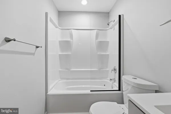 $2,800 | 341 Clarkson Street, Burlington, NJ 08016