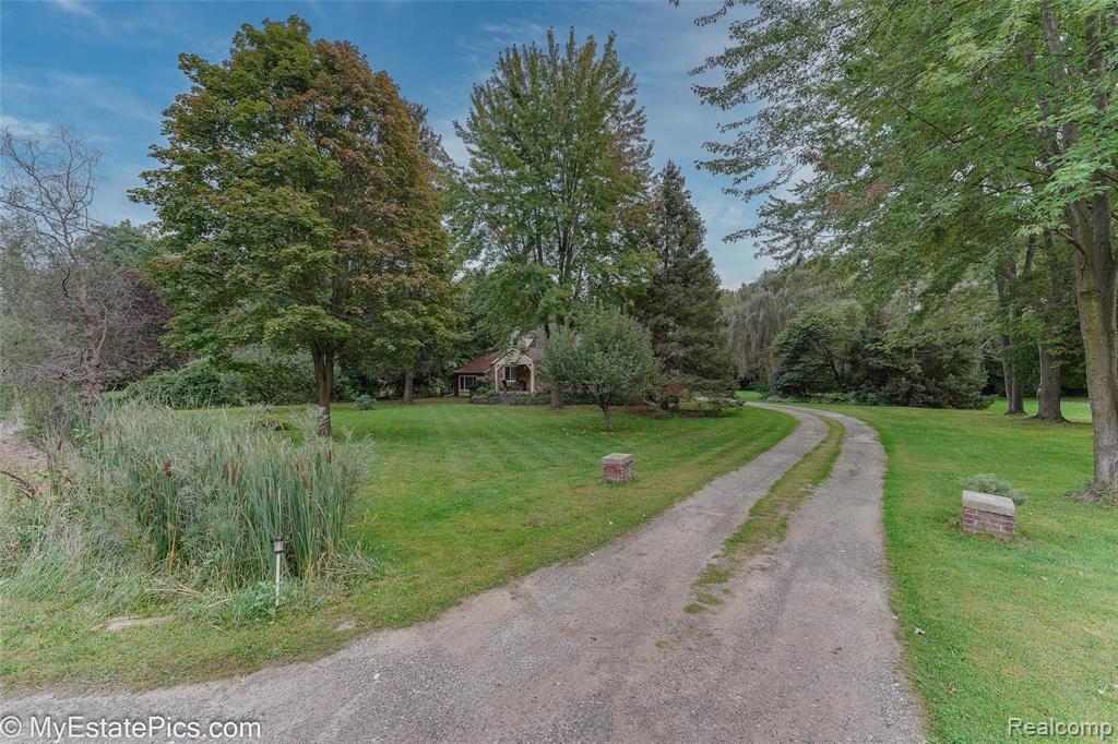 47807 Hanford Road Canton, MI 48187 - Photo 3 of 55