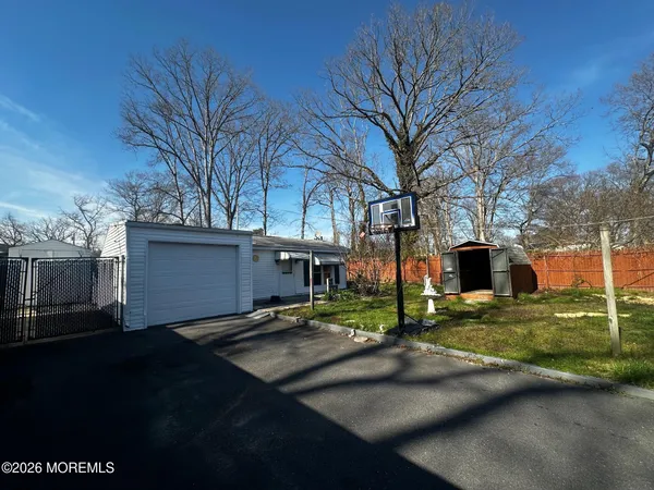 $2,850 | 114 West 4th Street, Howell, NJ 07731