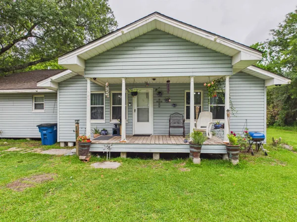$325,000 | 3820 West Park Avenue, Orange, TX 77630