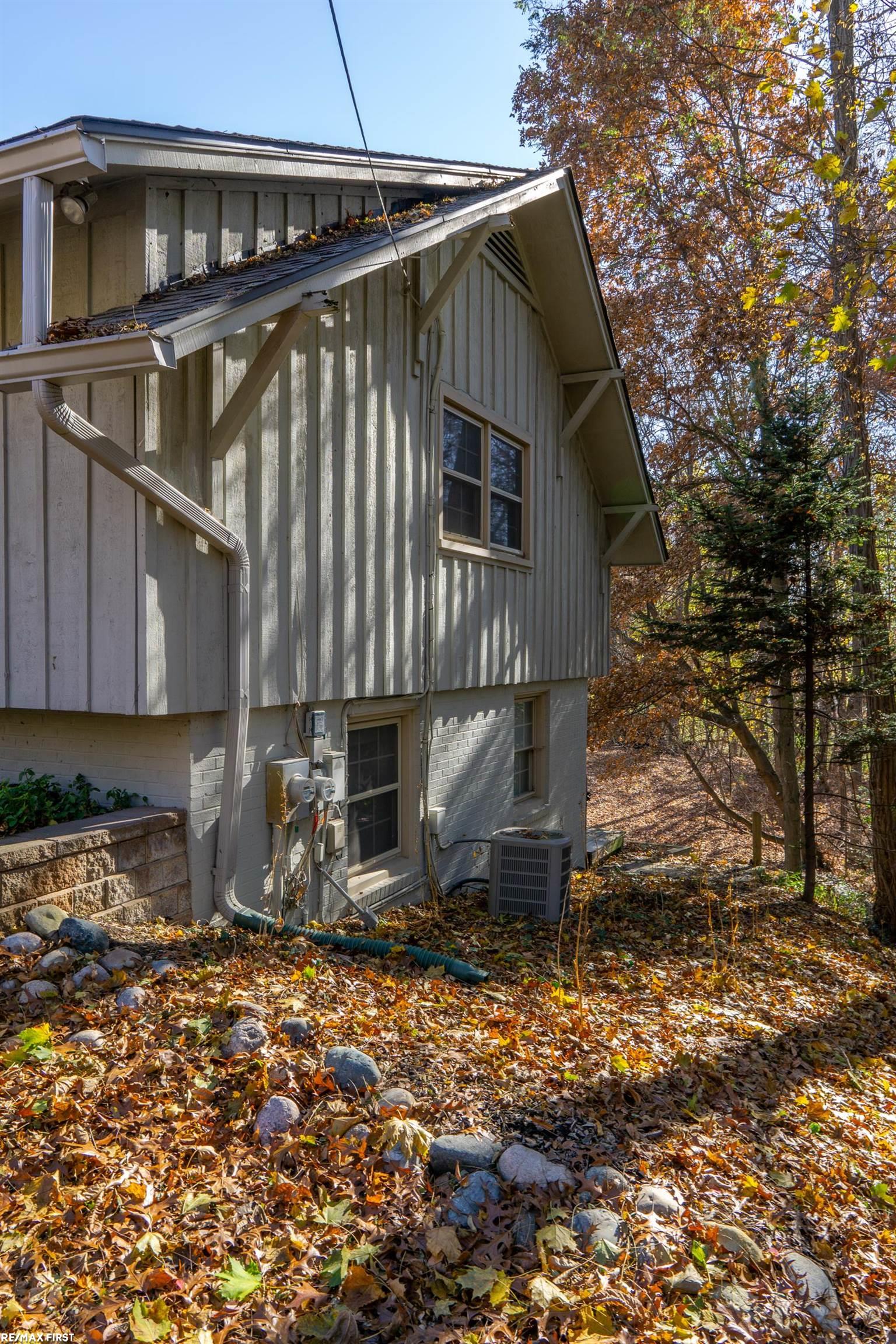 1035 West Snell Road Rochester, MI 48306 - Photo 17 of 48
