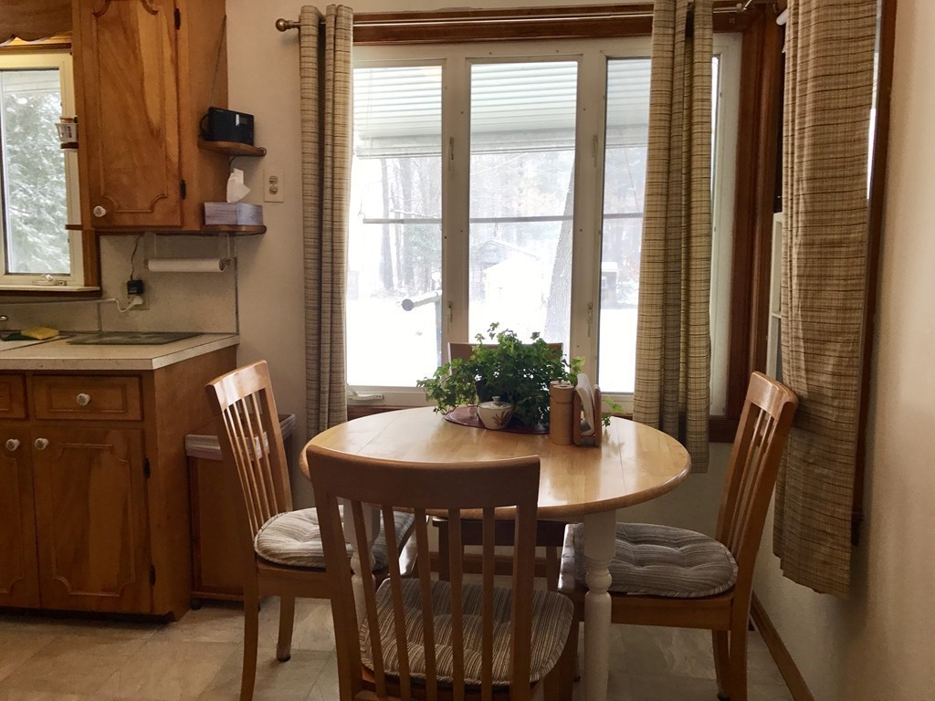 514 Dewey Street West Springfield, MA 01089 - Photo 13 of 28