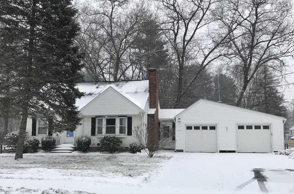 514 Dewey Street West Springfield, MA 01089 - Photo 2 of 28