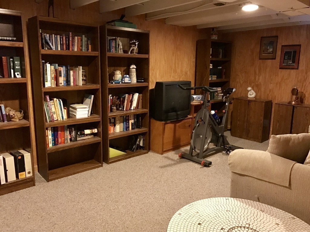 514 Dewey Street West Springfield, MA 01089 - Photo 23 of 28