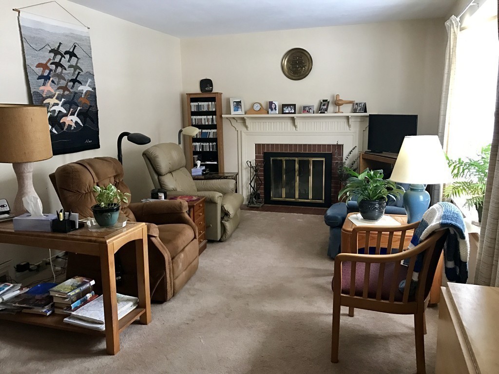 514 Dewey Street West Springfield, MA 01089 - Photo 4 of 28