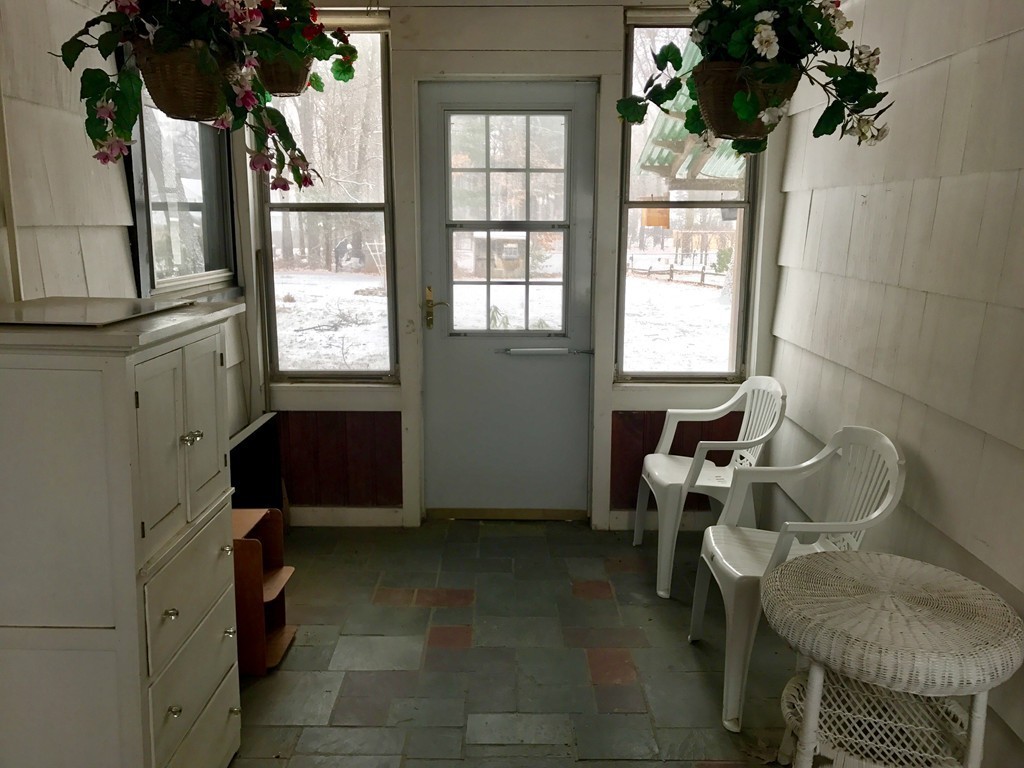 514 Dewey Street West Springfield, MA 01089 - Photo 5 of 28