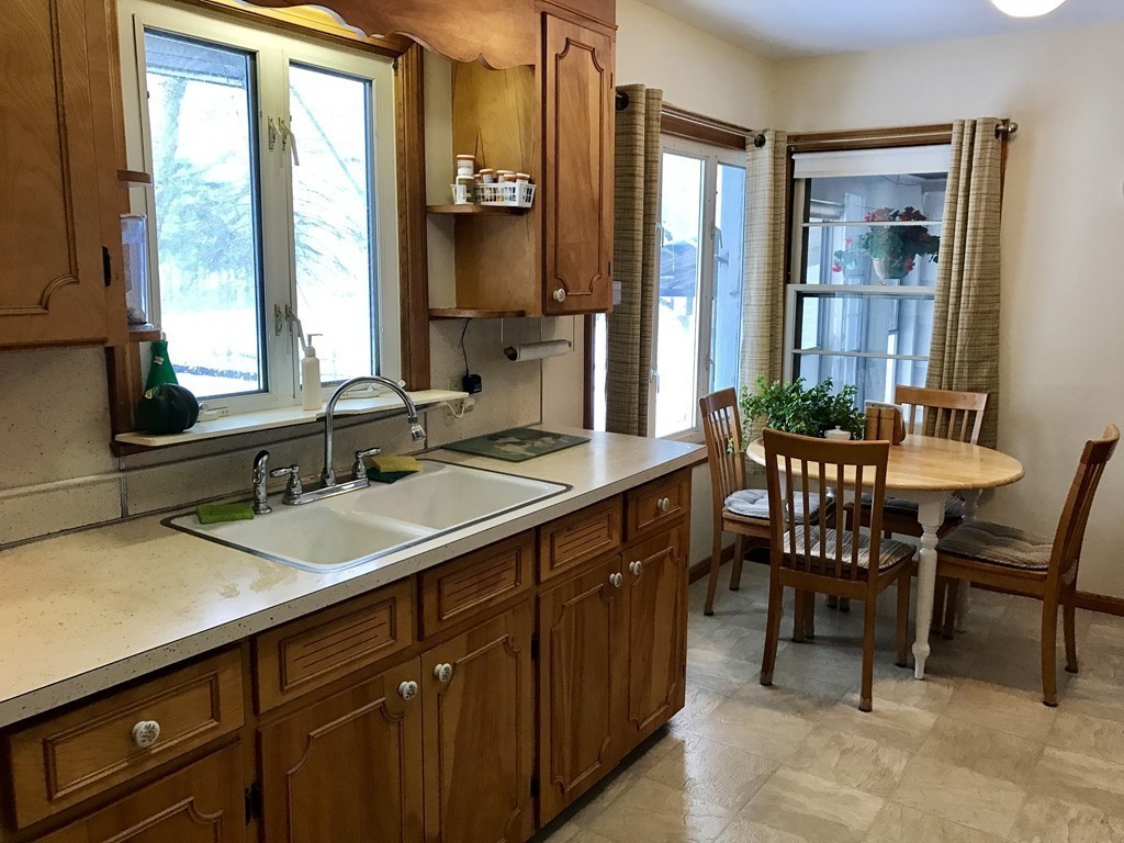 514 Dewey Street West Springfield, MA 01089 - Photo 7 of 28