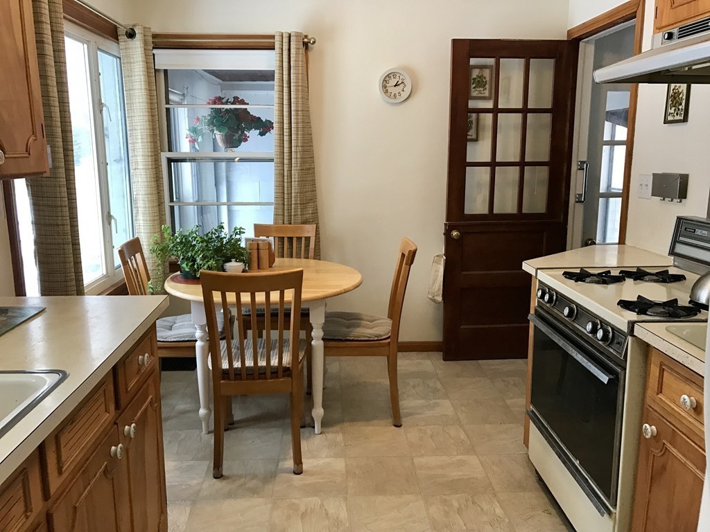 514 Dewey Street West Springfield, MA 01089 - Photo 8 of 28