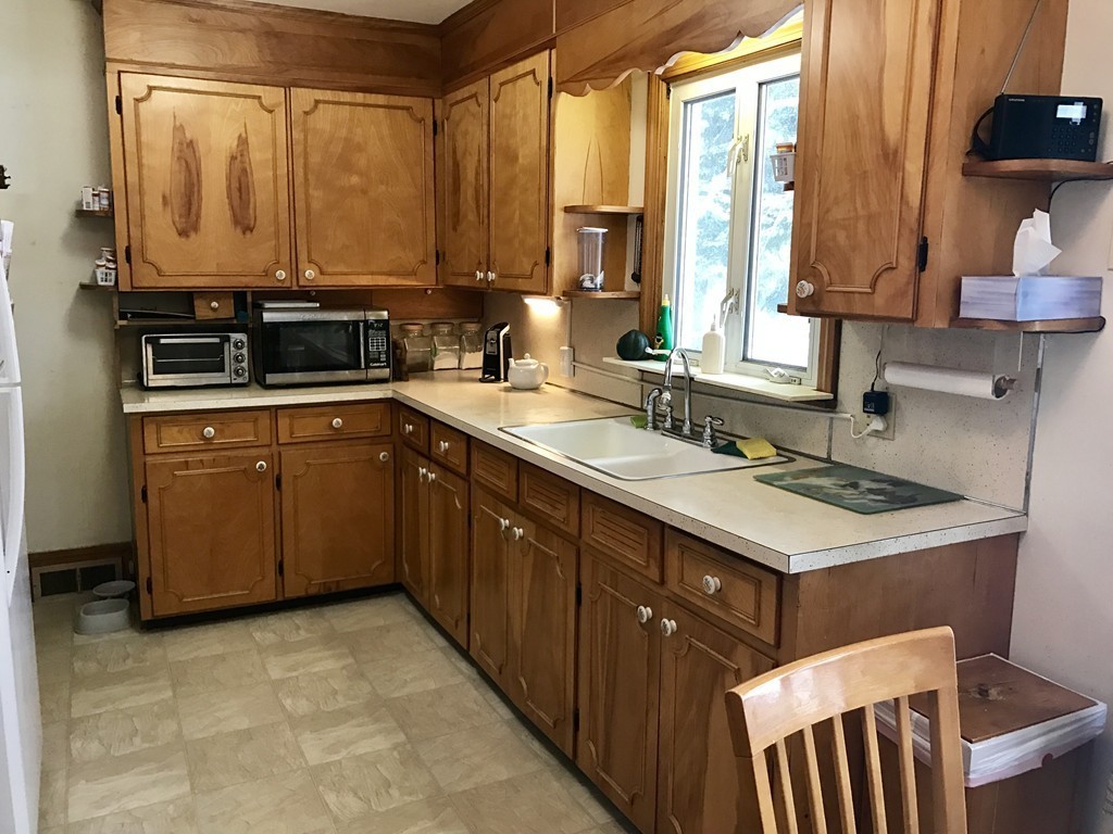 514 Dewey Street West Springfield, MA 01089 - Photo 10 of 28