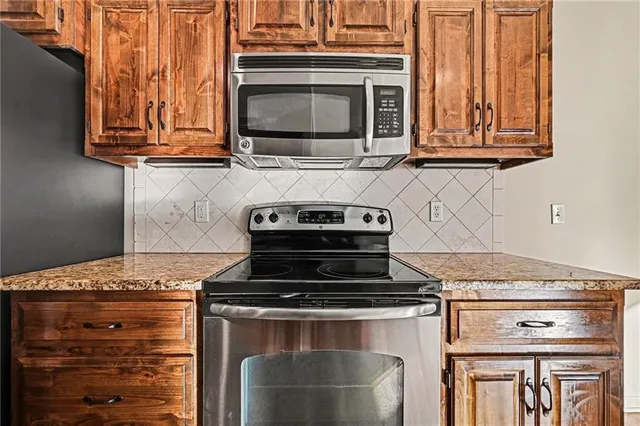 $364,900 | 217 Ashmont Drive, Smithville, MO 64089