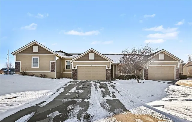 $364,900 | 217 Ashmont Drive, Smithville, MO 64089