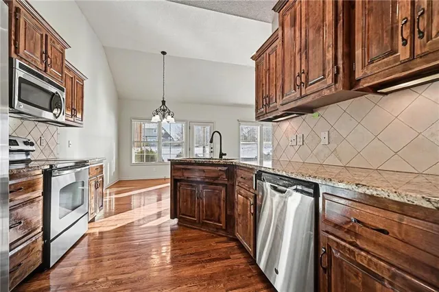 $364,900 | 217 Ashmont Drive, Smithville, MO 64089