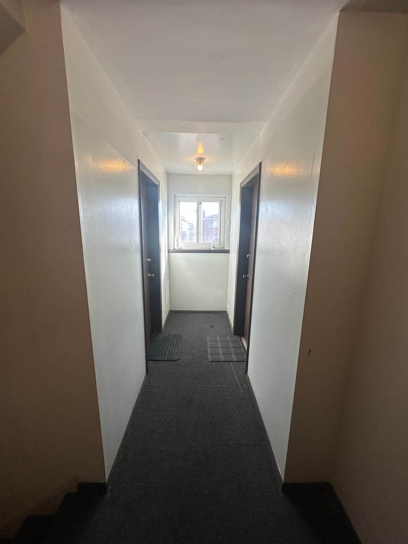 437 Prairie Avenue Calumet City, IL 60409 - Photo 14 of 15 a view of hallway with windows