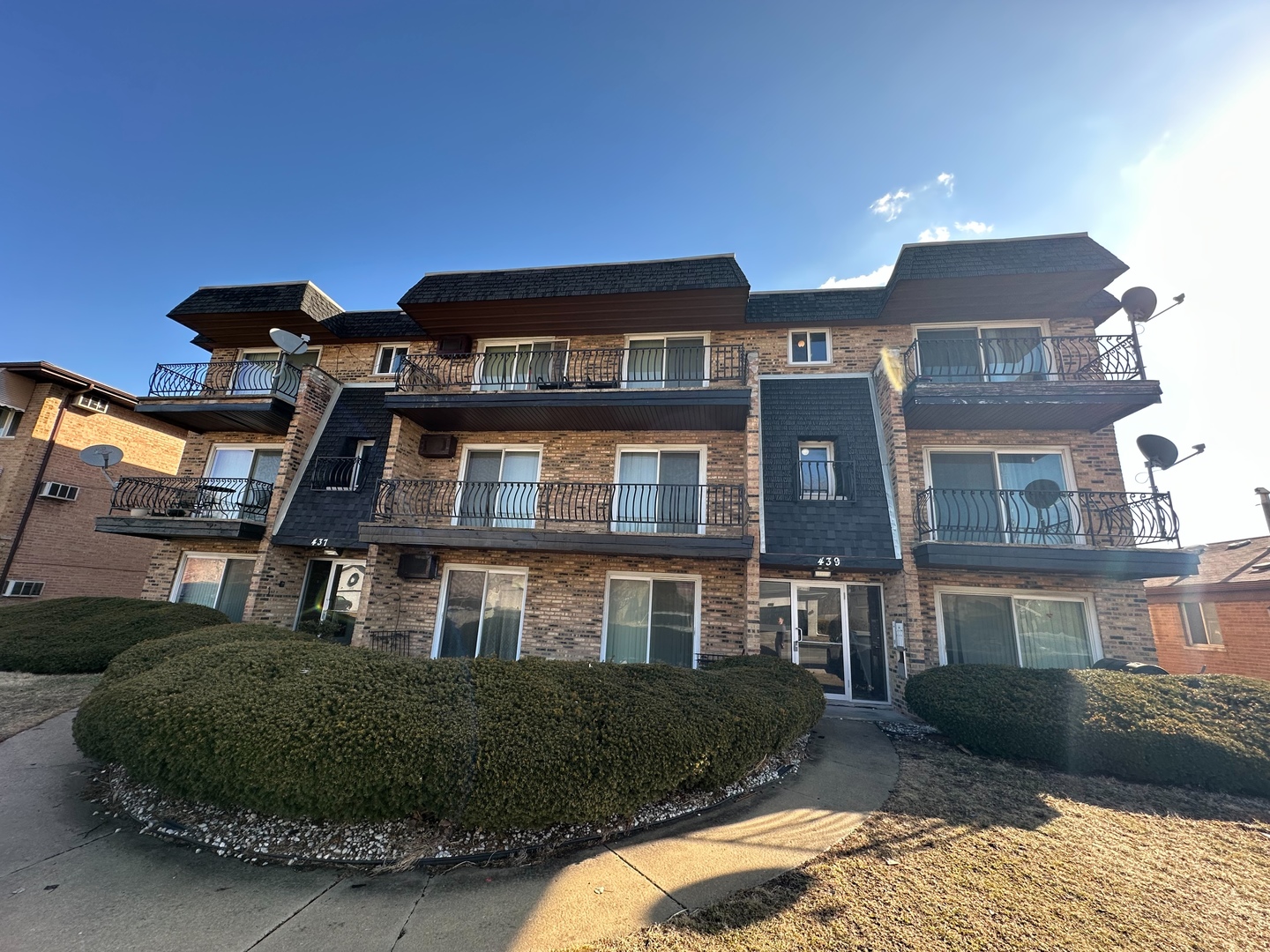 437 Prairie Avenue Calumet City, IL 60409 - Photo 3 of 15 a front view of a house