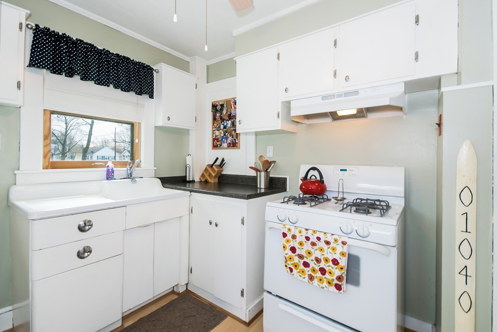223 Arthur Street Springfield, MA 01104 - Photo 11 of 24 Gallery Image 11