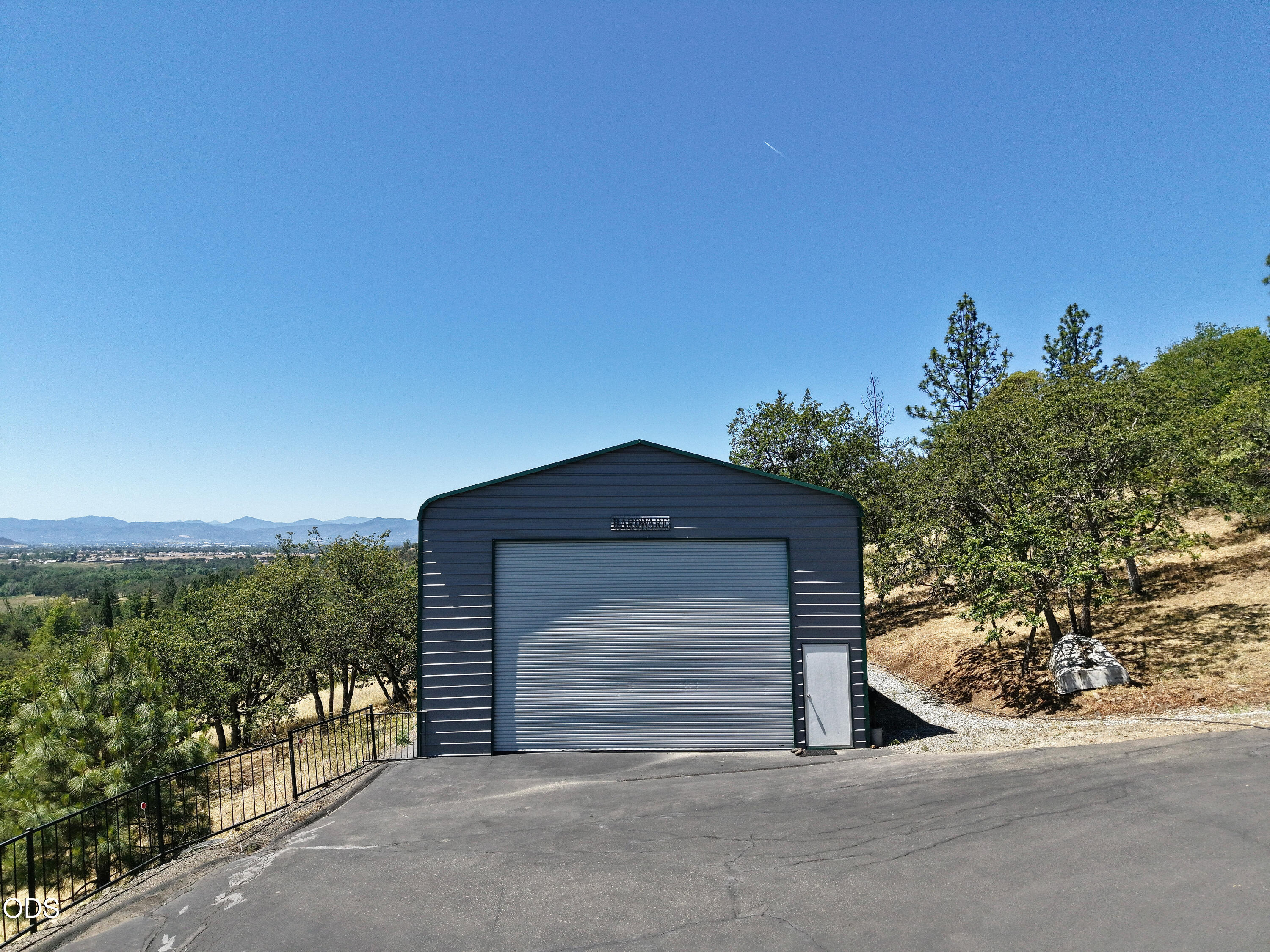 2089 Riley Road Eagle Point, OR 97524 - Photo 4 of 64 Gallery Image 4