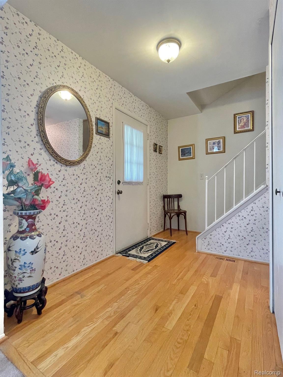 36124 Fredericksburg Road Farmington, MI 48331 - Photo 3 of 23 Gallery Image 3