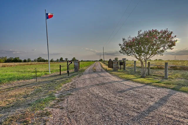 a flag is sitting in the middle of a yard