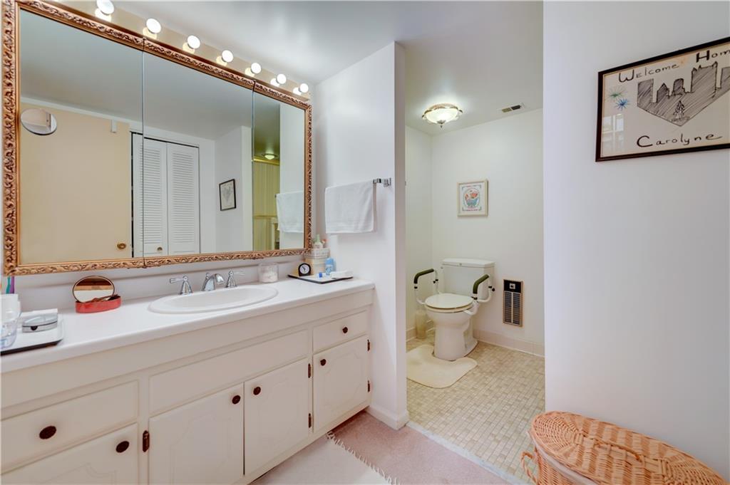 1500 Cochran Road, Unit 714 Pittsburgh, PA 15243 - Photo 18 of 20 Gallery Image 18