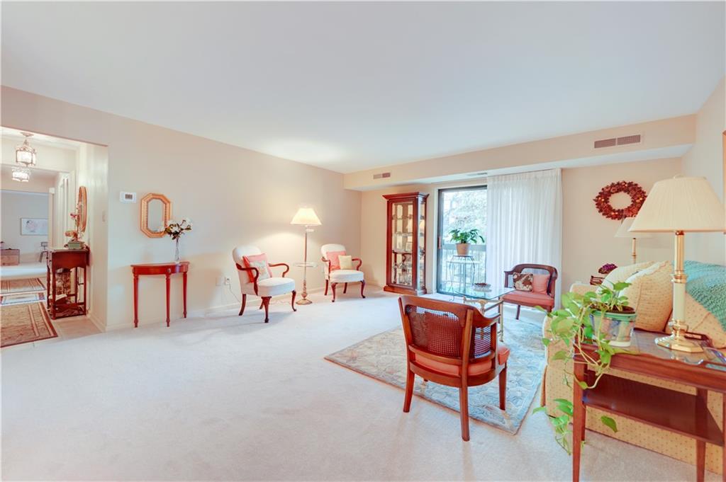 1500 Cochran Road, Unit 714 Pittsburgh, PA 15243 - Photo 6 of 20 Gallery Image 6