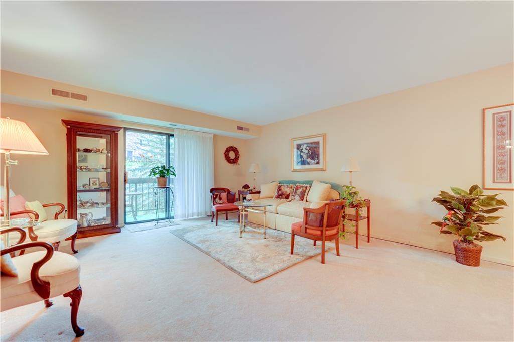 1500 Cochran Road, Unit 714 Pittsburgh, PA 15243 - Photo 8 of 20 Gallery Image 8