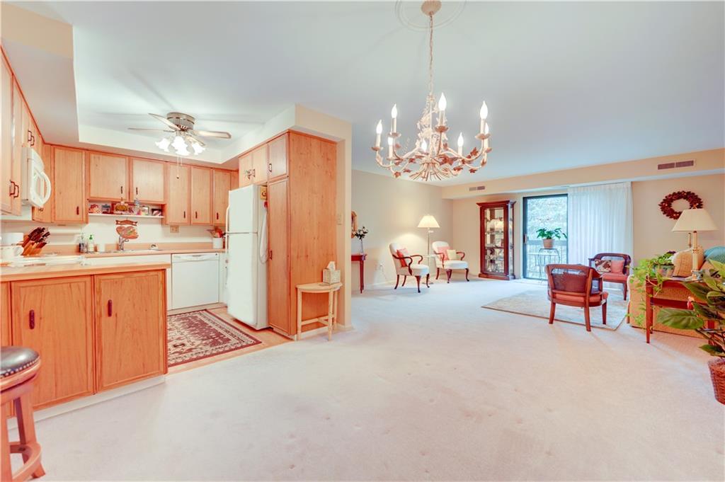 1500 Cochran Road, Unit 714 Pittsburgh, PA 15243 - Photo 9 of 20 Gallery Image 9
