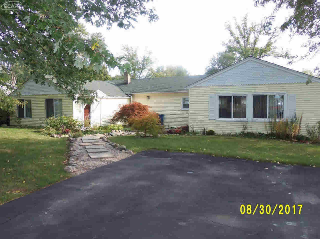 2511 West Thompson Road Fenton, MI 48430 - Photo 3 of 26 21364096-2.JPG