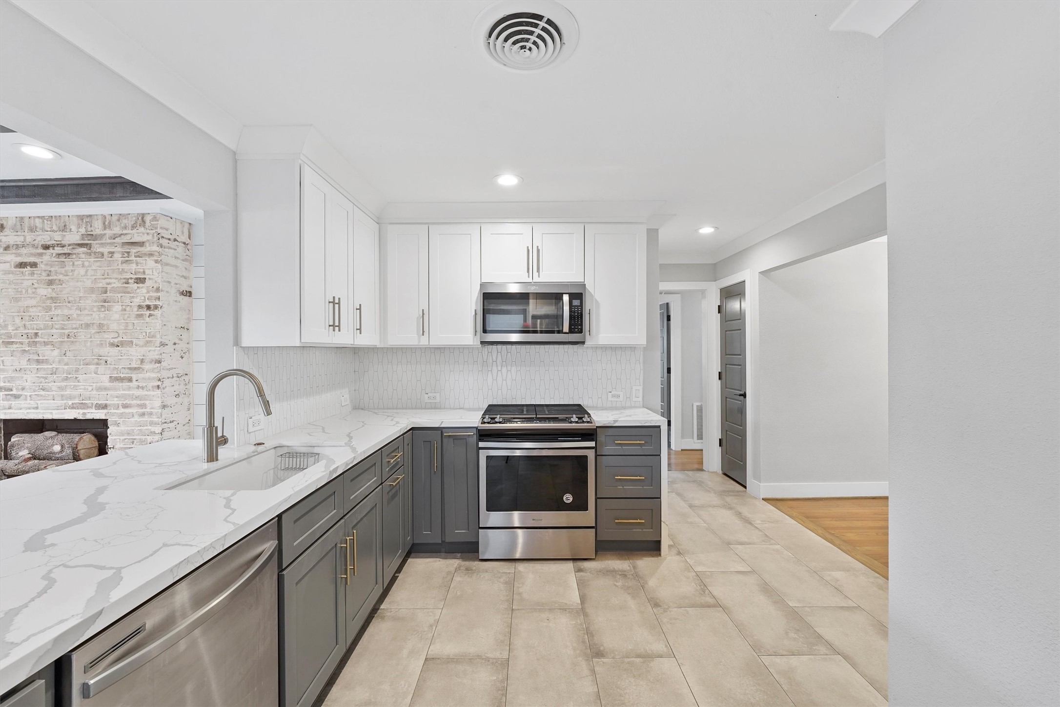 4614 Carleen Road Houston, TX 77092 - Photo 10 of 30 Gallery Image 10