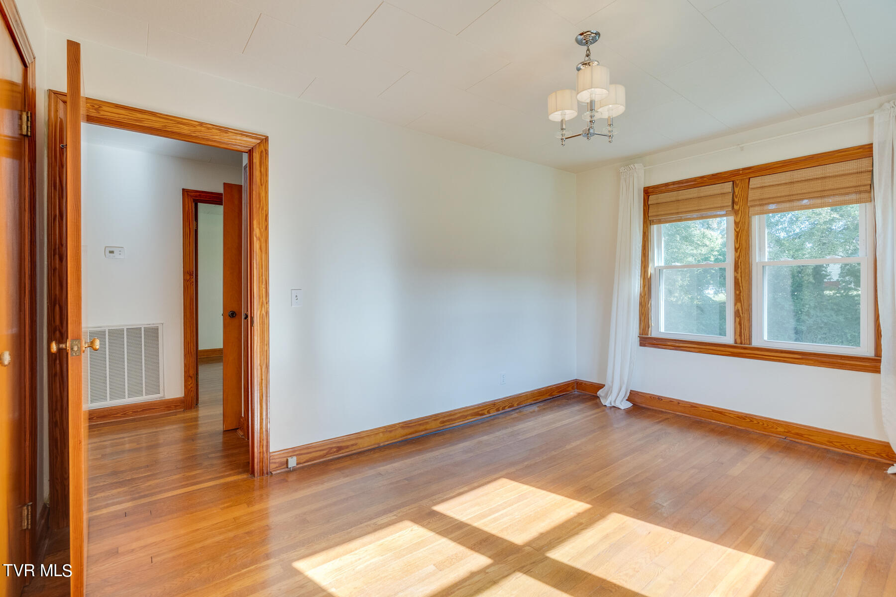 1115 Mountainview Road Erwin, TN 37650 - Photo 11 of 25 011