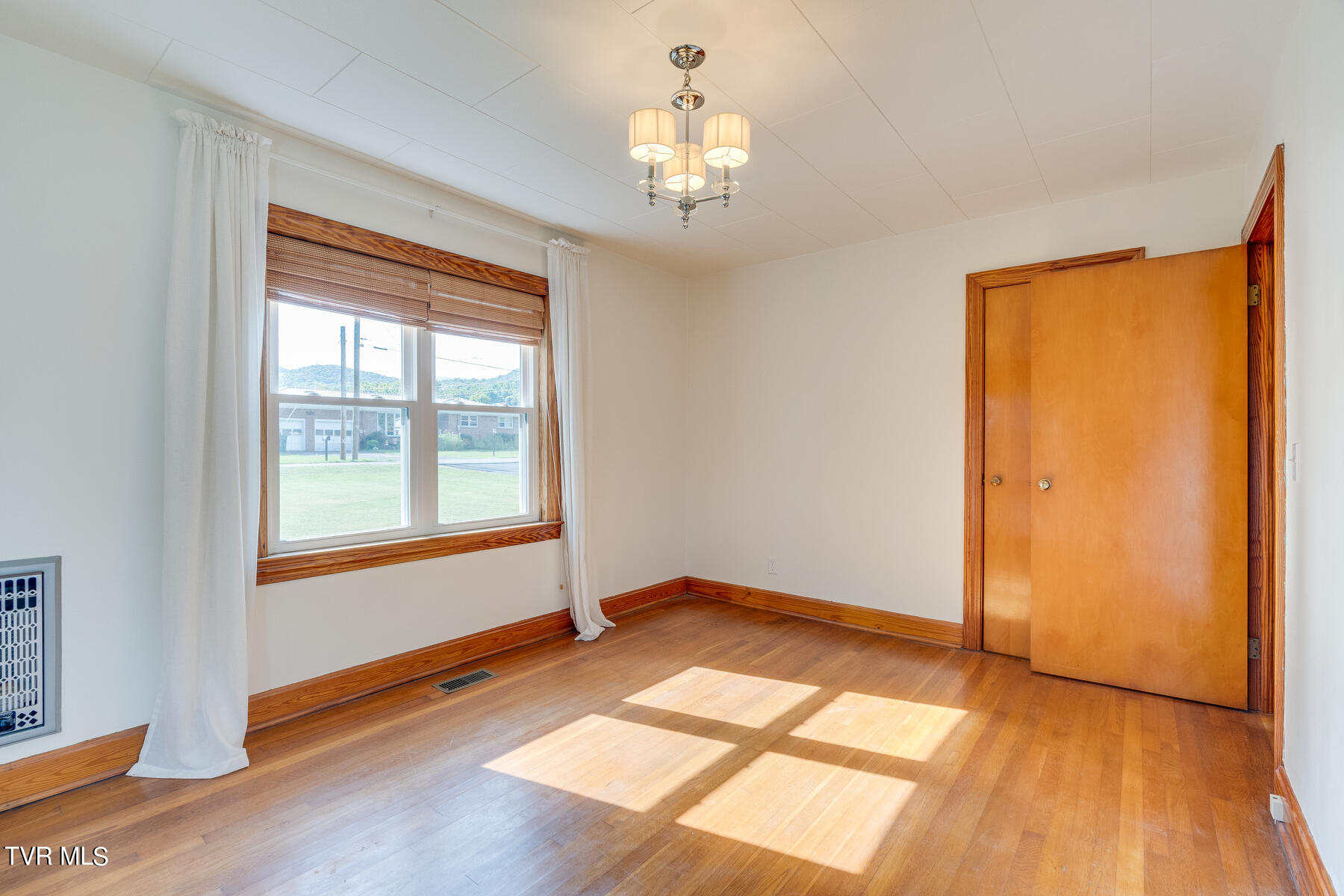 1115 Mountainview Road Erwin, TN 37650 - Photo 12 of 25 012