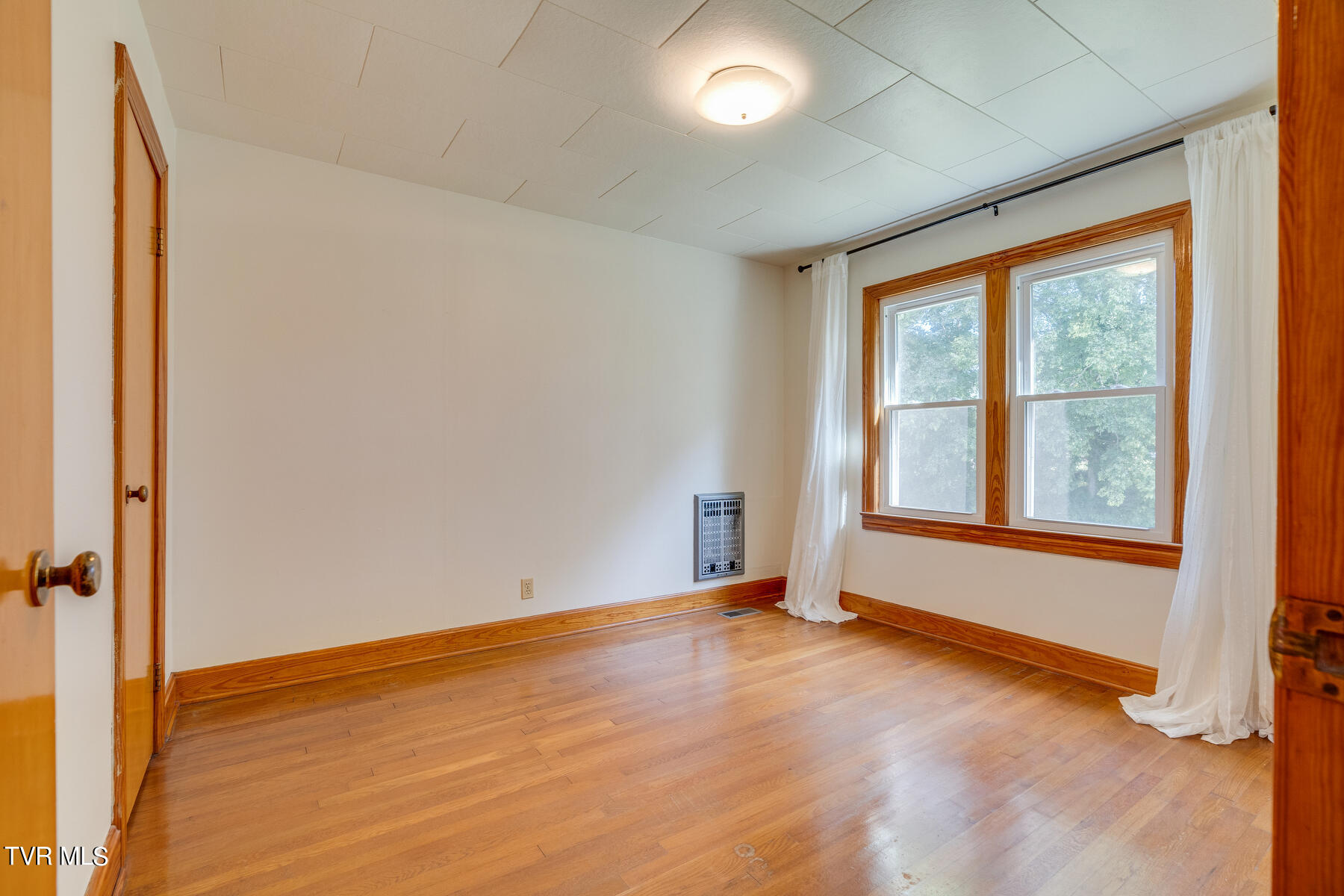 1115 Mountainview Road Erwin, TN 37650 - Photo 14 of 25 014