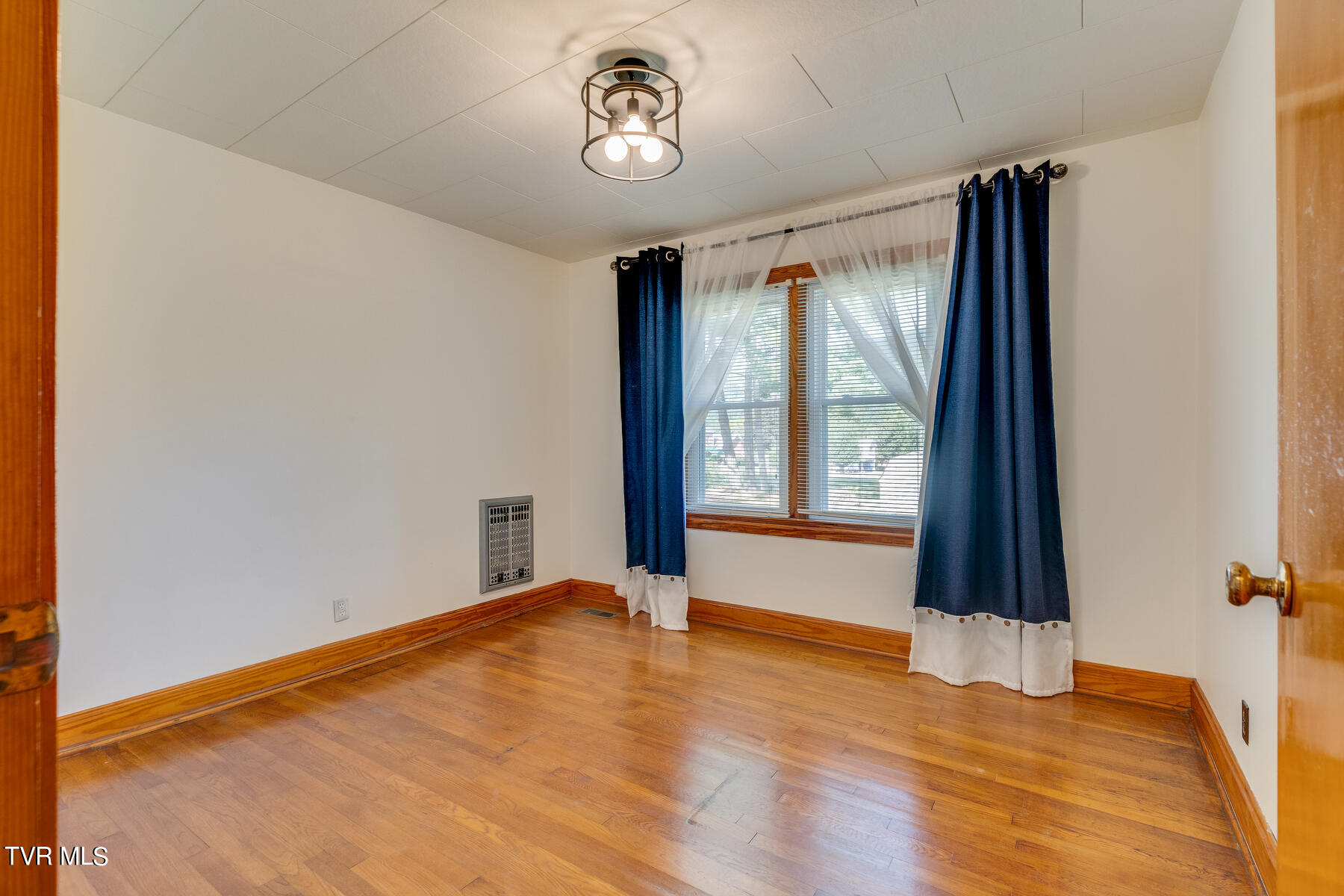 1115 Mountainview Road Erwin, TN 37650 - Photo 17 of 25 017