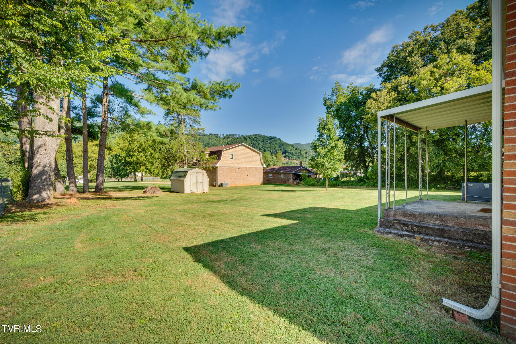 1115 Mountainview Road Erwin, TN 37650 - Photo 21 of 25 021