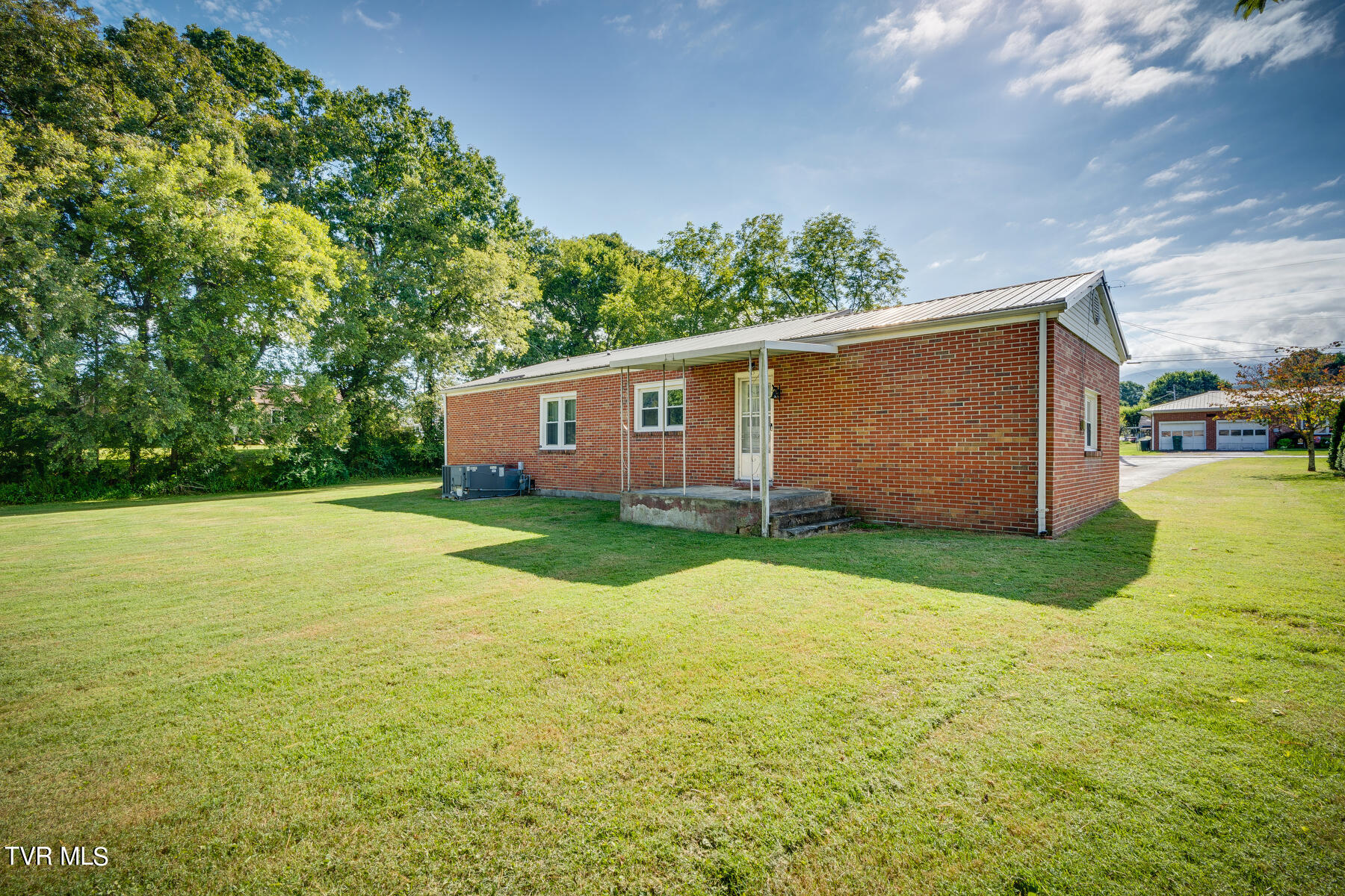 1115 Mountainview Road Erwin, TN 37650 - Photo 22 of 25 022