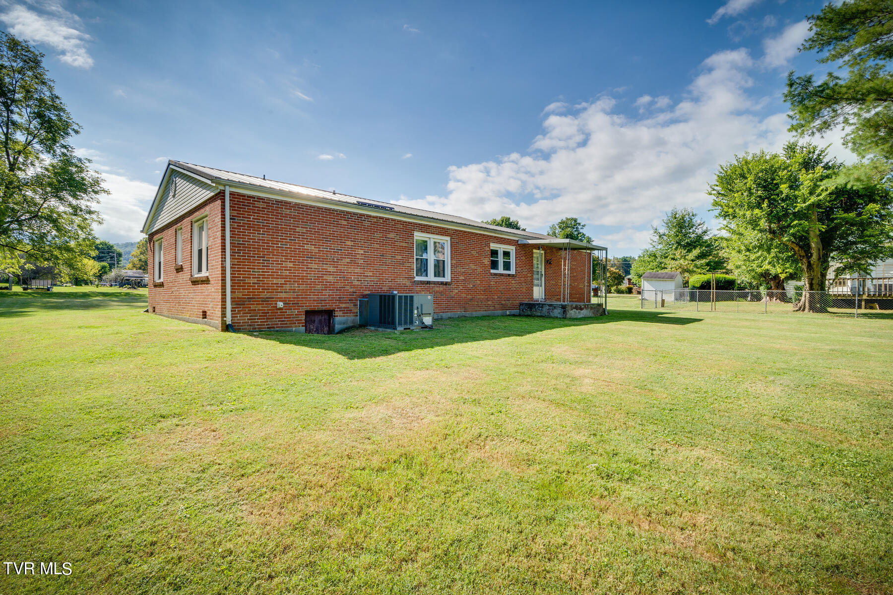 1115 Mountainview Road Erwin, TN 37650 - Photo 23 of 25 023