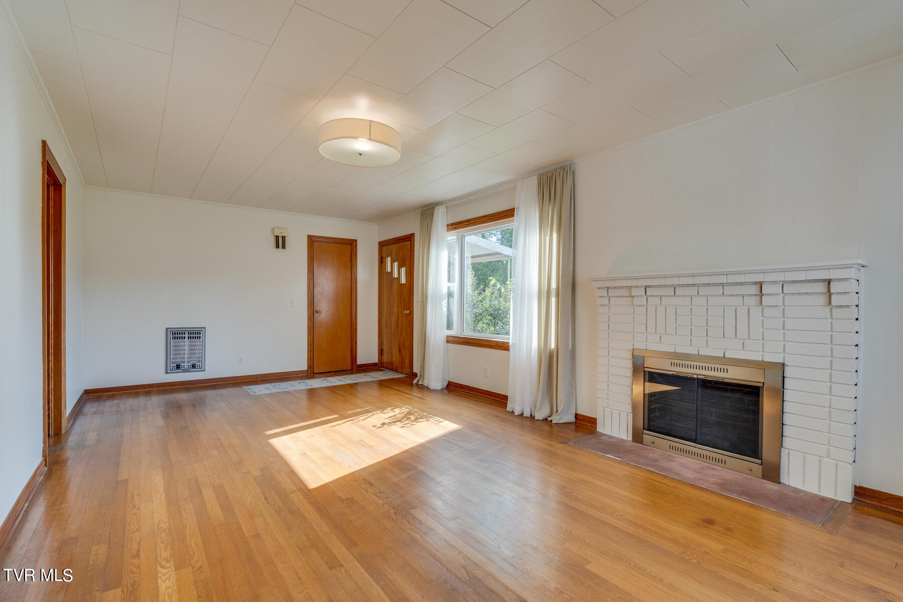 1115 Mountainview Road Erwin, TN 37650 - Photo 6 of 25 006