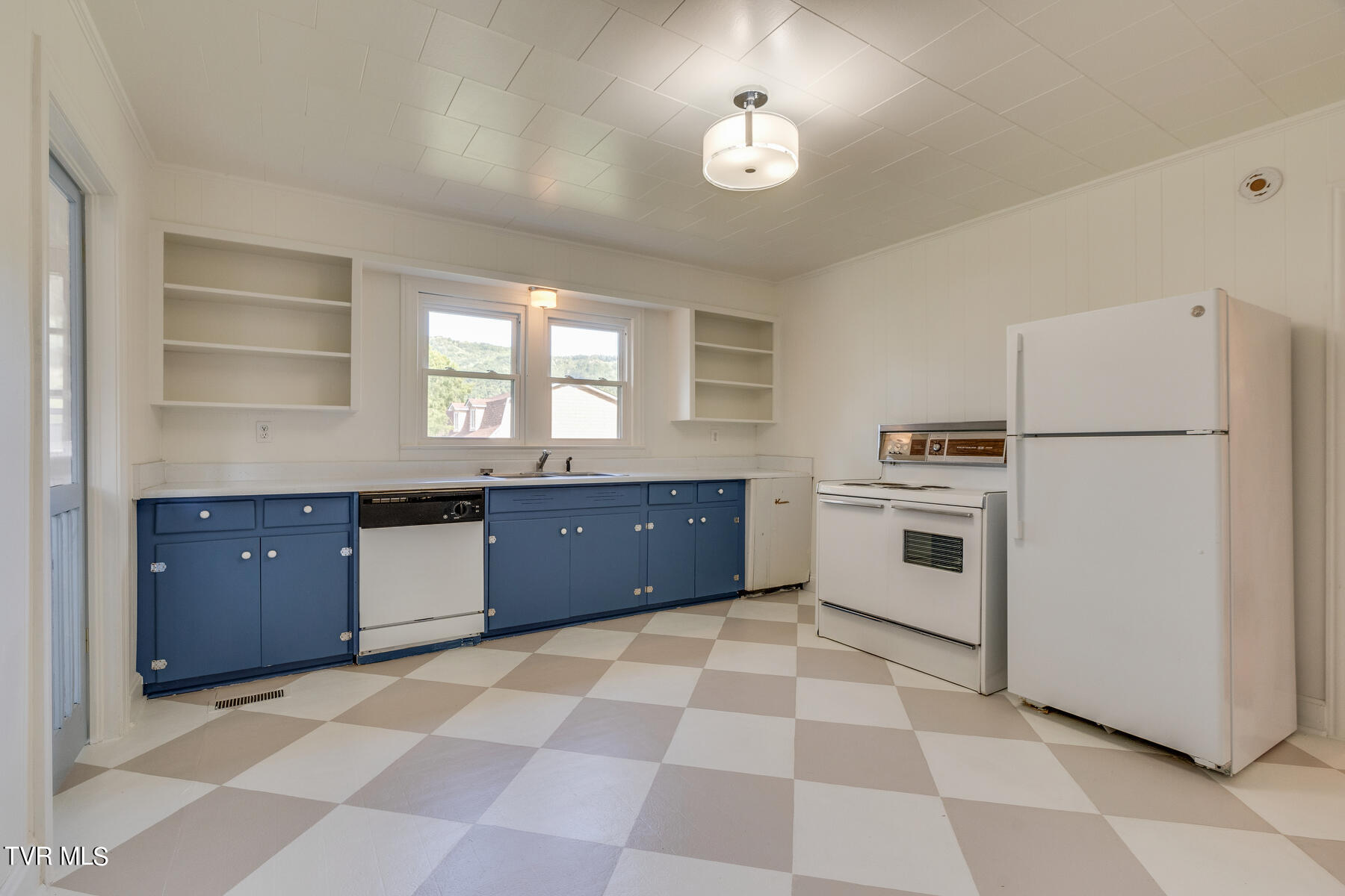 1115 Mountainview Road Erwin, TN 37650 - Photo 7 of 25 007