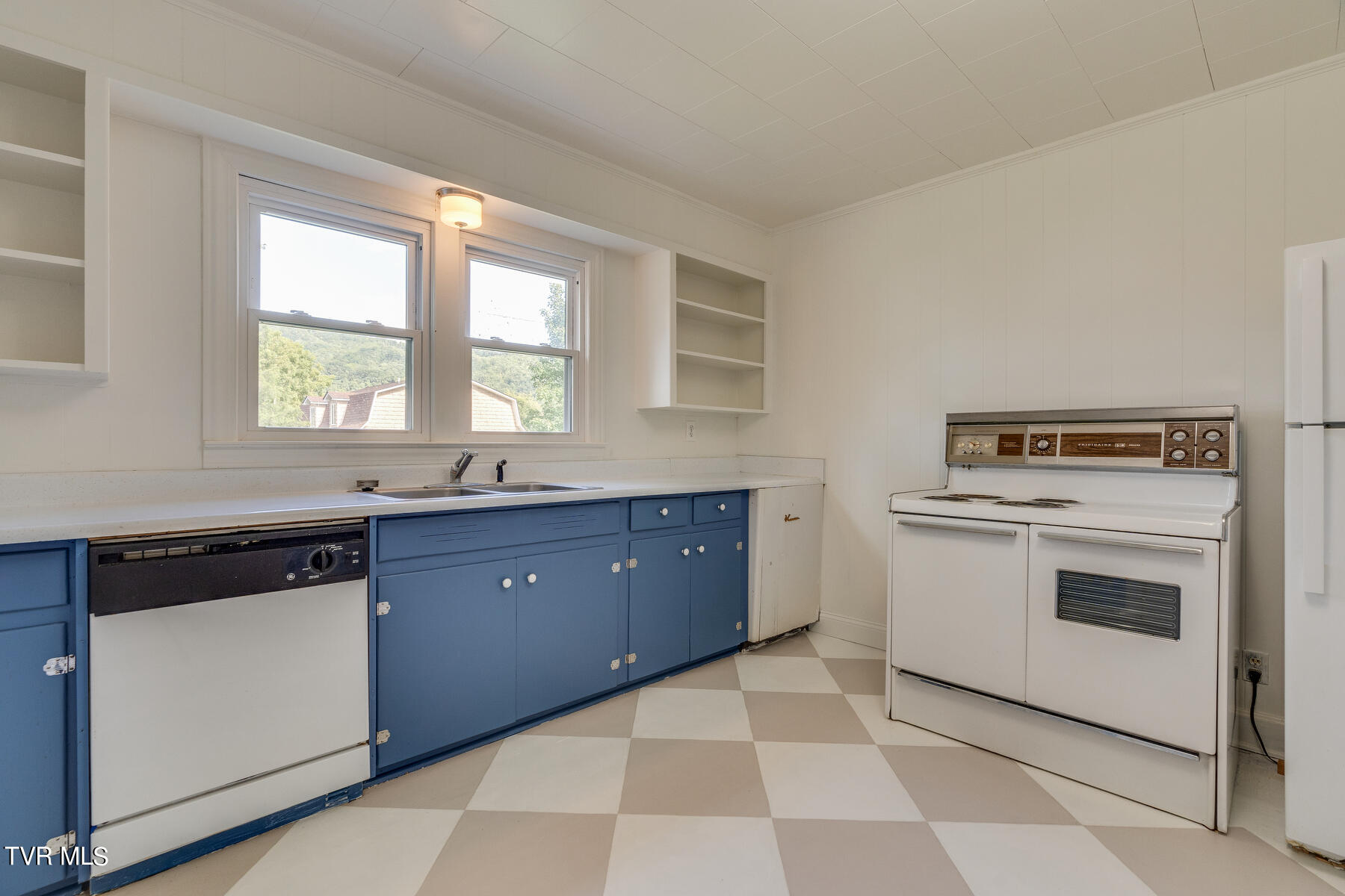 1115 Mountainview Road Erwin, TN 37650 - Photo 8 of 25 008