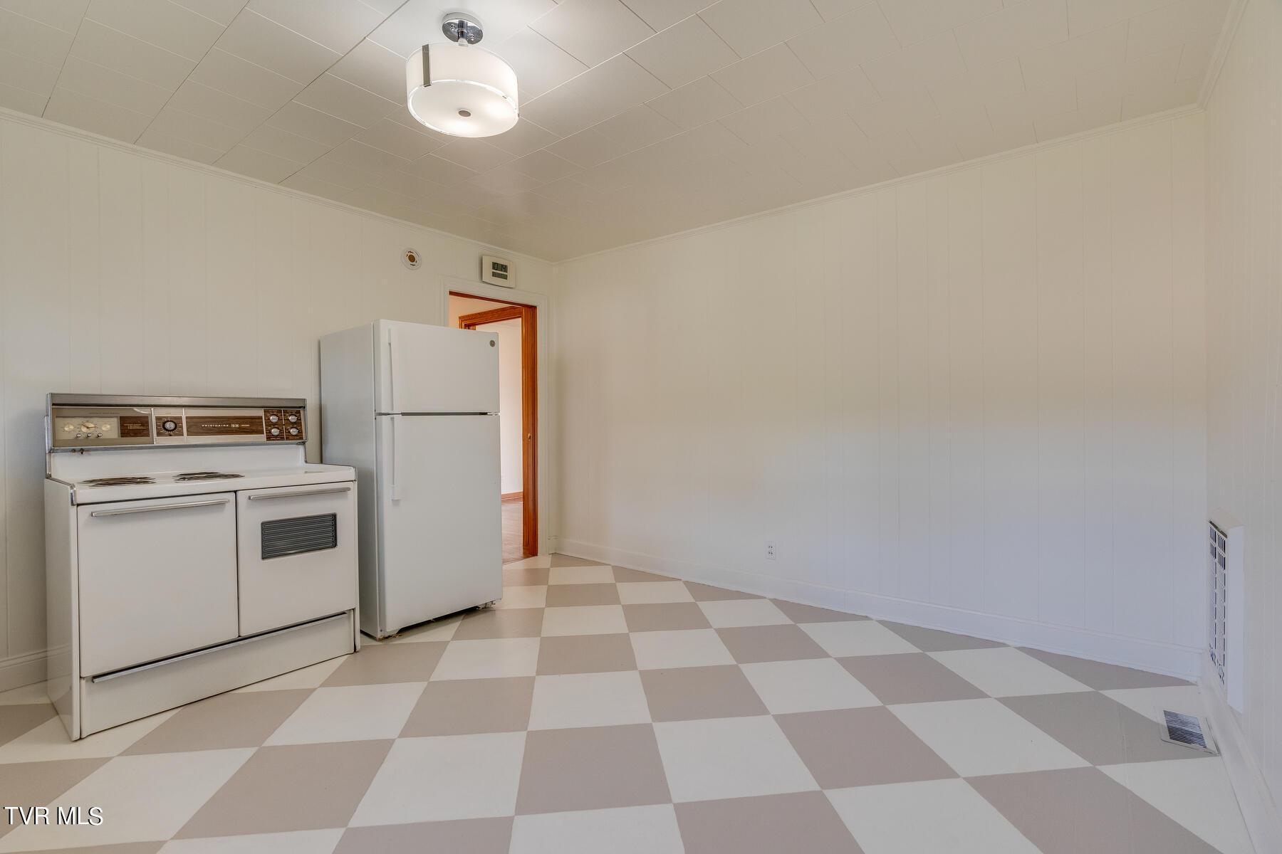 1115 Mountainview Road Erwin, TN 37650 - Photo 9 of 25 009