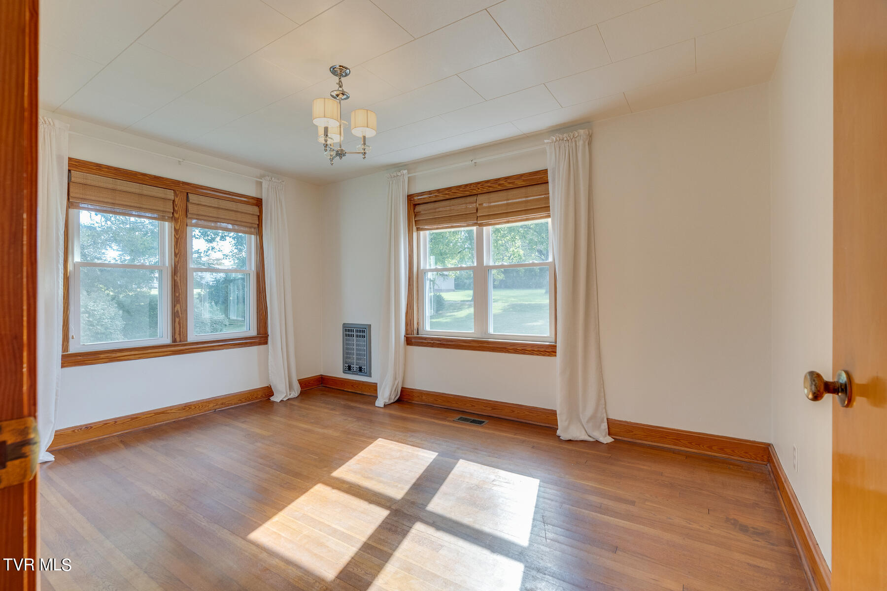 1115 Mountainview Road Erwin, TN 37650 - Photo 10 of 25 010