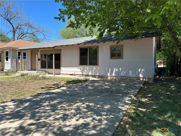 $1,650 | 726 East Humphreys Street, Seguin, TX 78155
