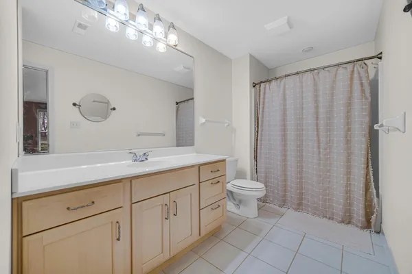 $199,900 | 2649 Georgetowne Drive, Unit B2, Highland, IN 46322