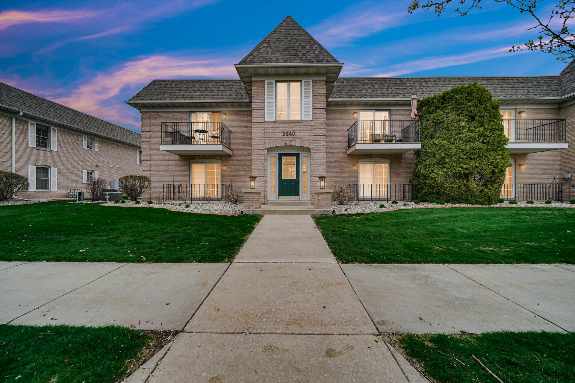 2649 Georgetowne Drive, Unit B2 Highland, IN 46322 - Photo 2 of 20 a front view of a house with garden