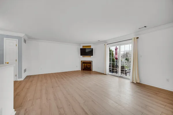 $199,900 | 2649 Georgetowne Drive, Unit B2, Highland, IN 46322