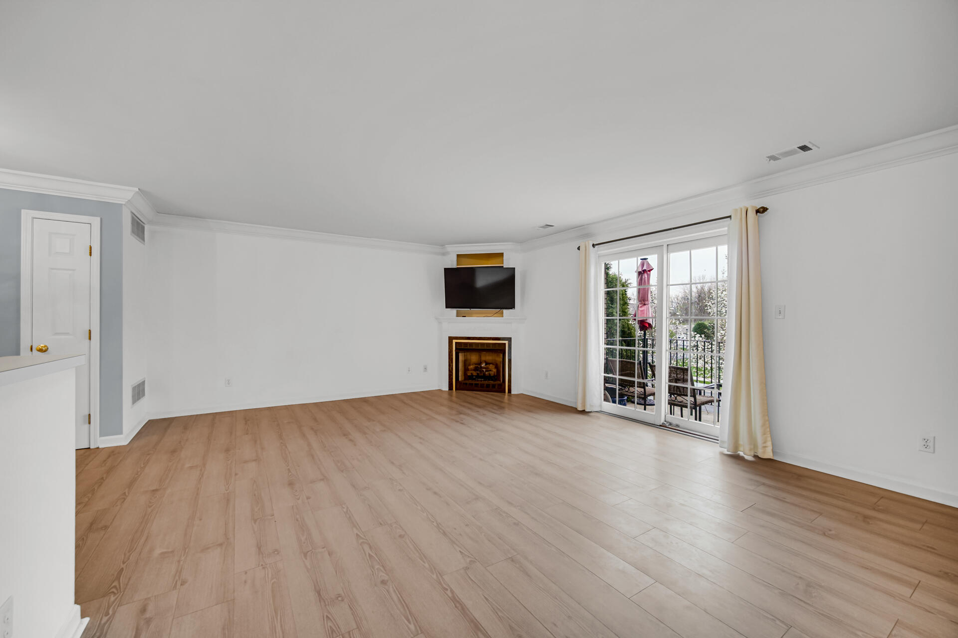 2649 Georgetowne Drive, Unit B2 Highland, IN 46322 - Photo 4 of 20 an empty room with wooden floor and windows
