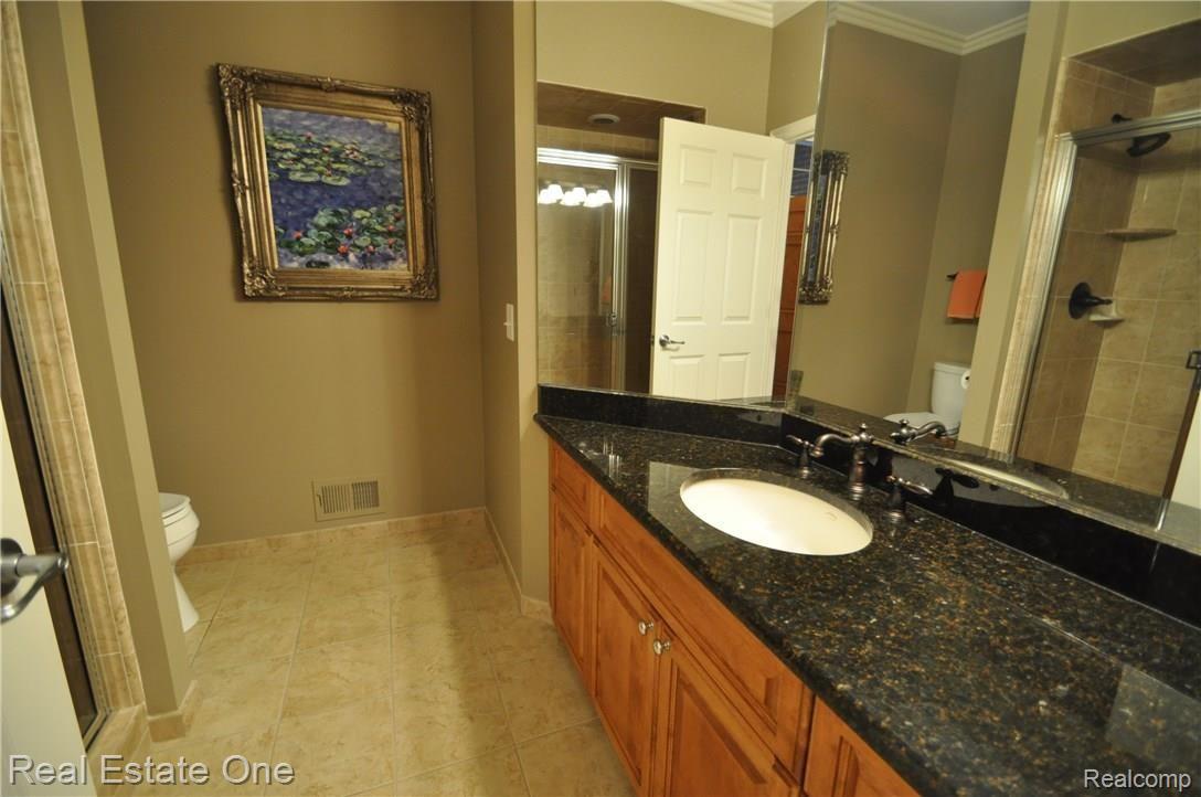2749 Castlemartin Court Rochester, MI 48306 - Photo 21 of 39 23.JPG